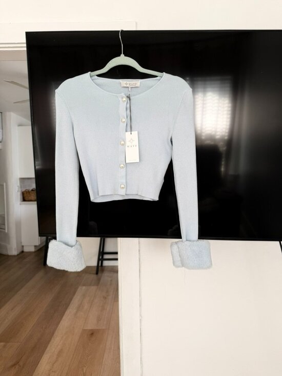 WAYF Sweaters - NWT WAYF Powder Blue Faux Fur Cuff Crop Cardigan - Size XS